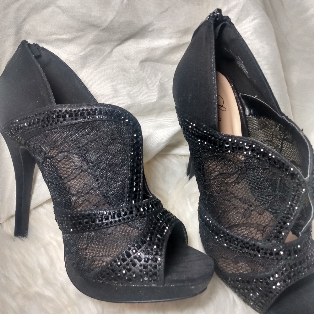 Heels - Picture 2 of 8